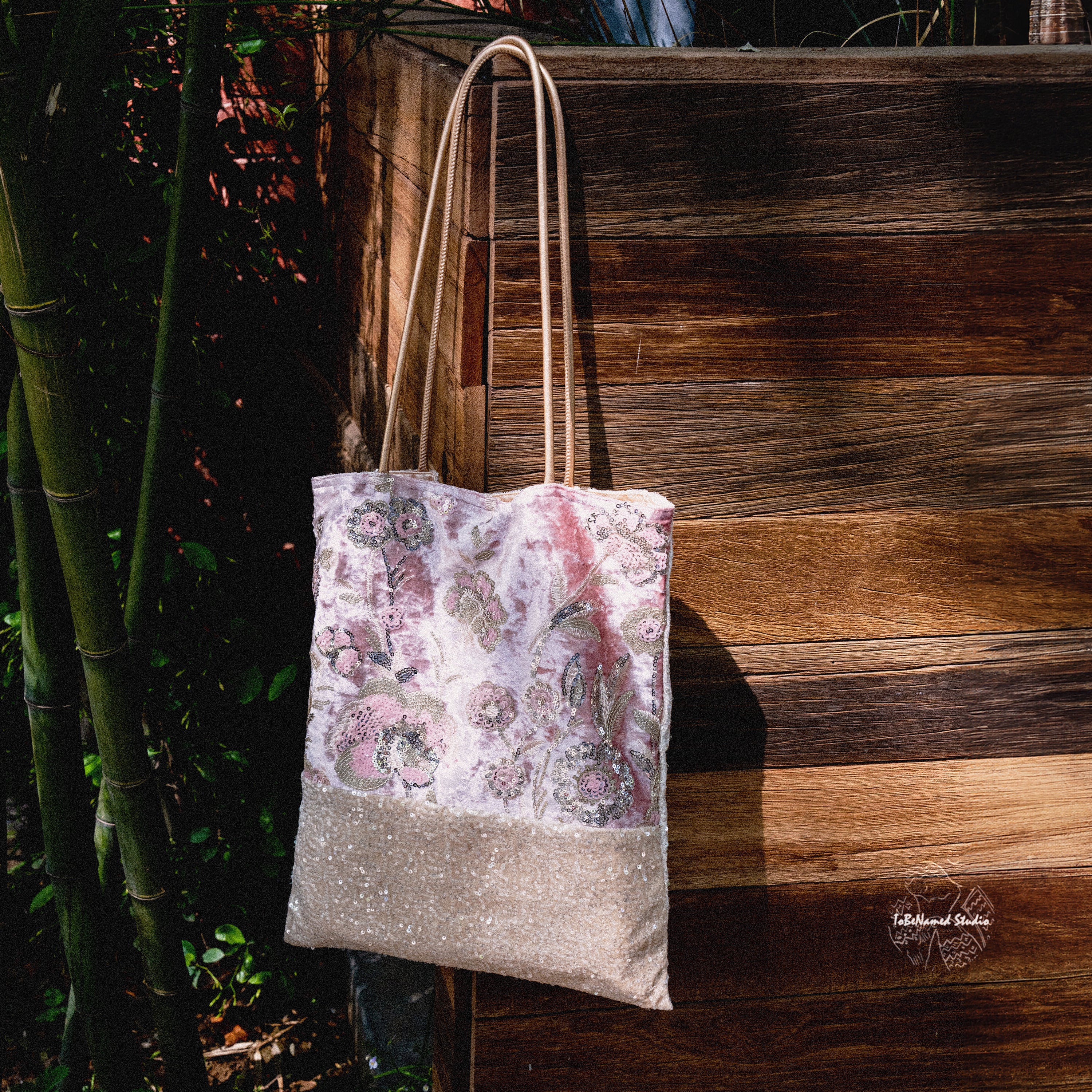 PARISIAN ROSE Sequin Embroidery Shoulder Bag