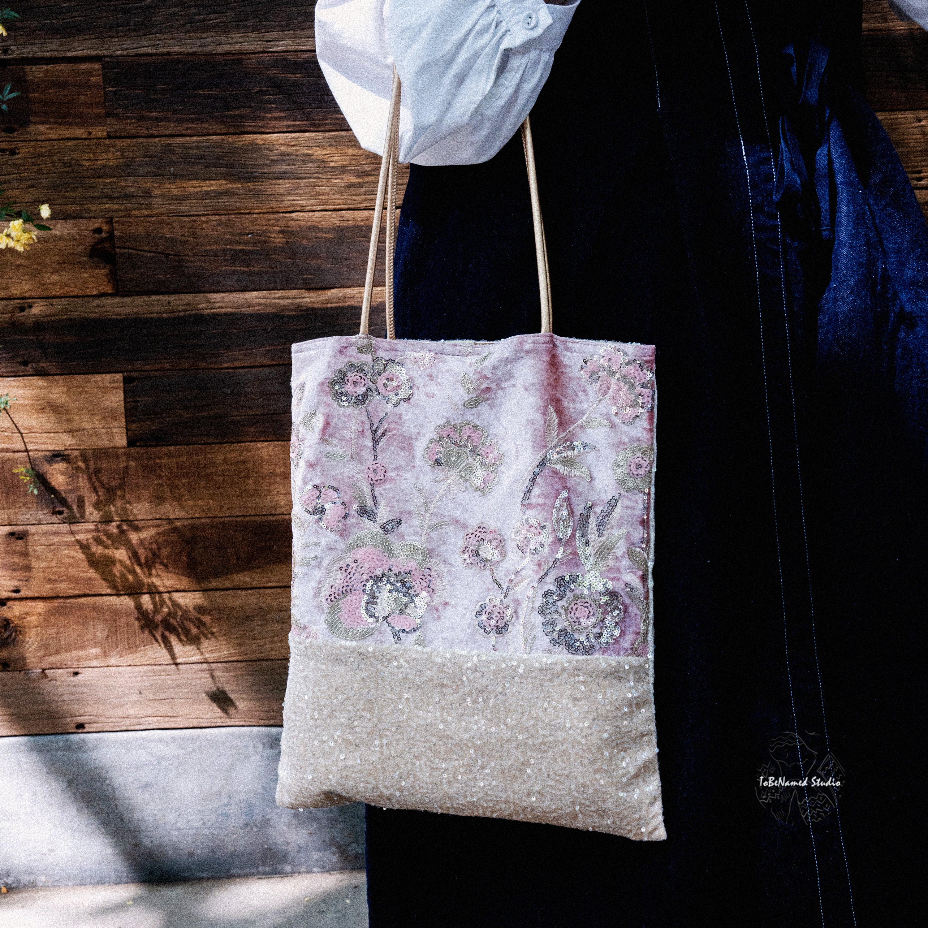PARISIAN ROSE Sequin Embroidery Shoulder Bag
