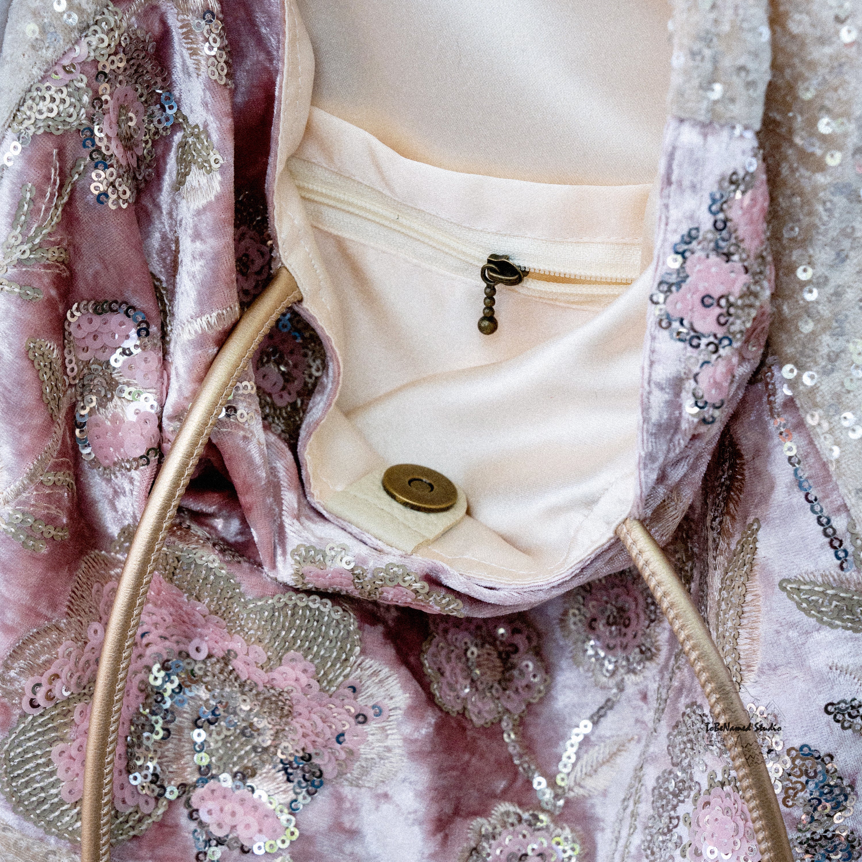 PARISIAN ROSE Sequin Embroidery Shoulder Bag
