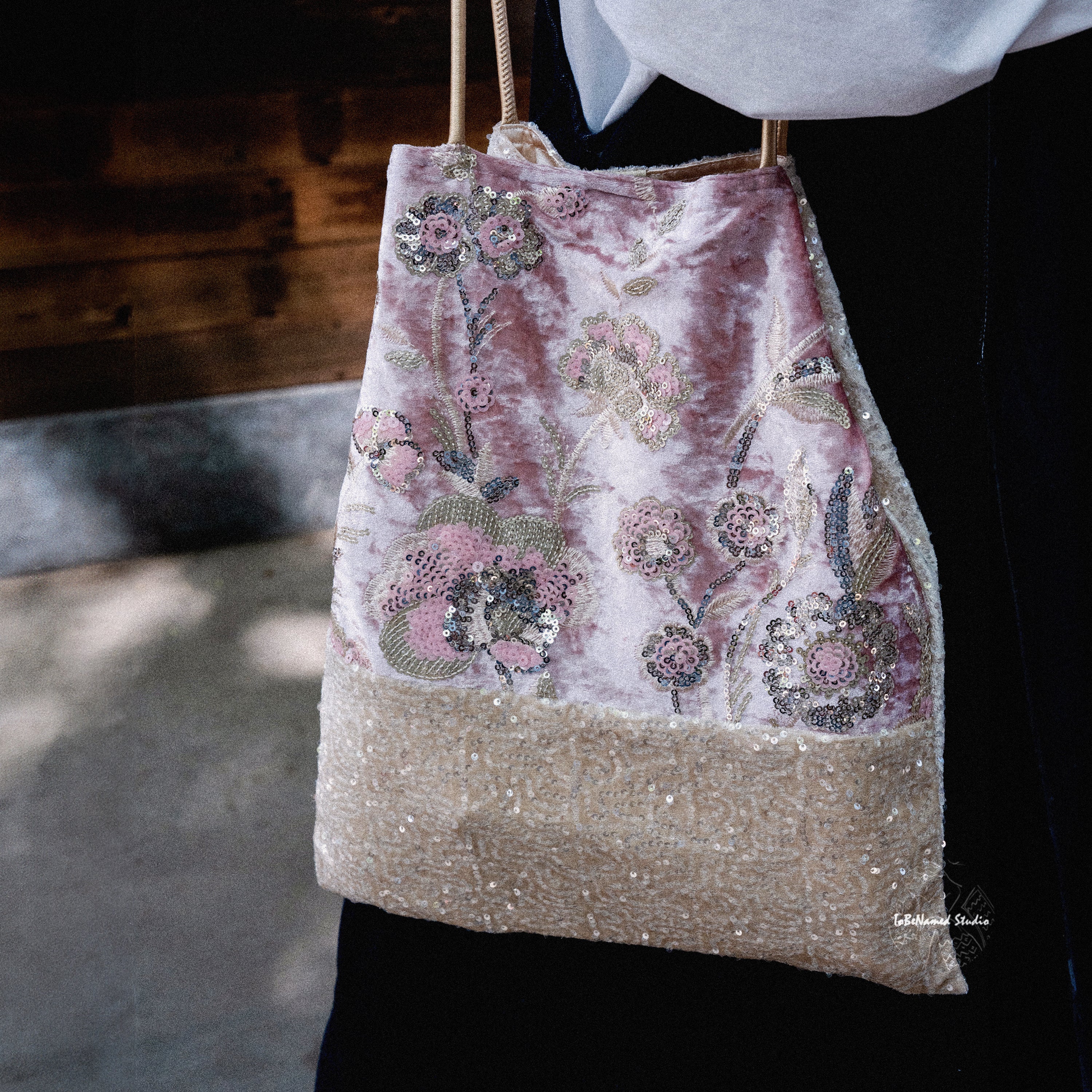 PARISIAN ROSE Sequin Embroidery Shoulder Bag