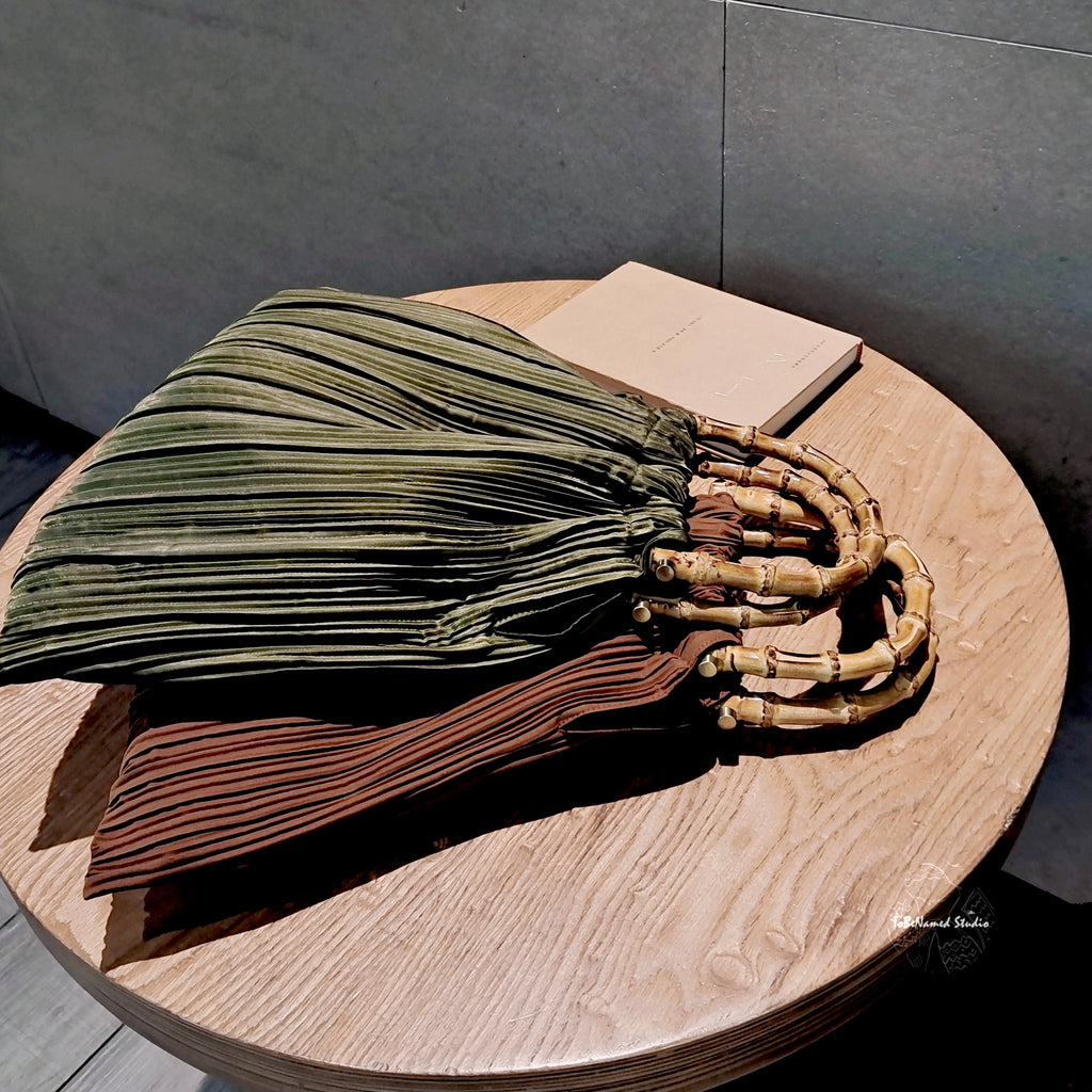 PLEAT STILLNESS Bag