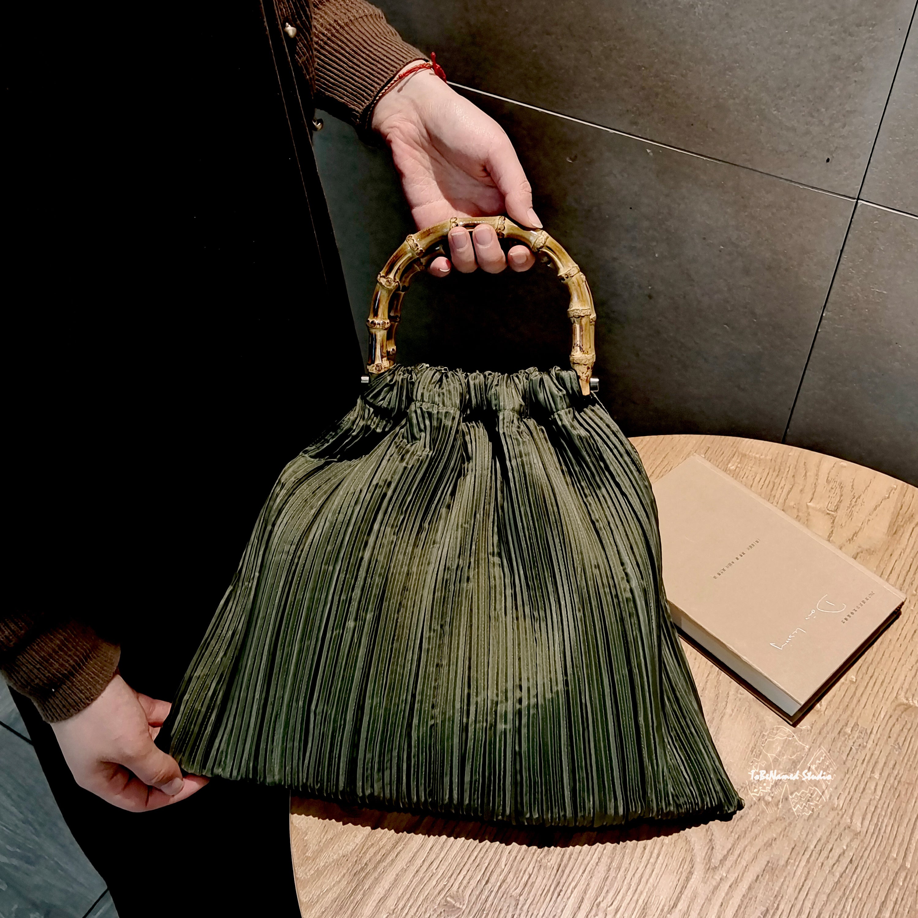 PLEAT STILLNESS Bag