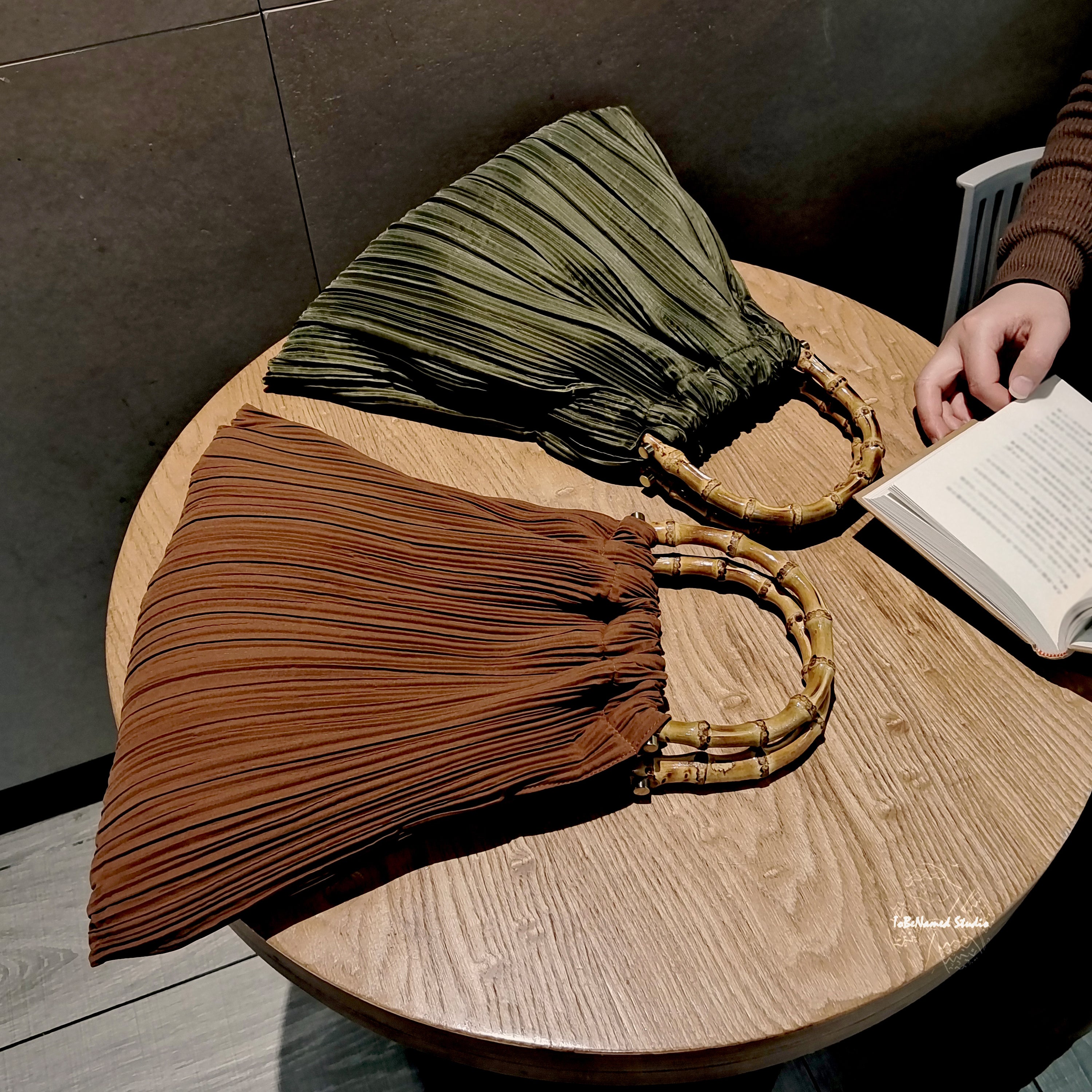 PLEAT STILLNESS Bag