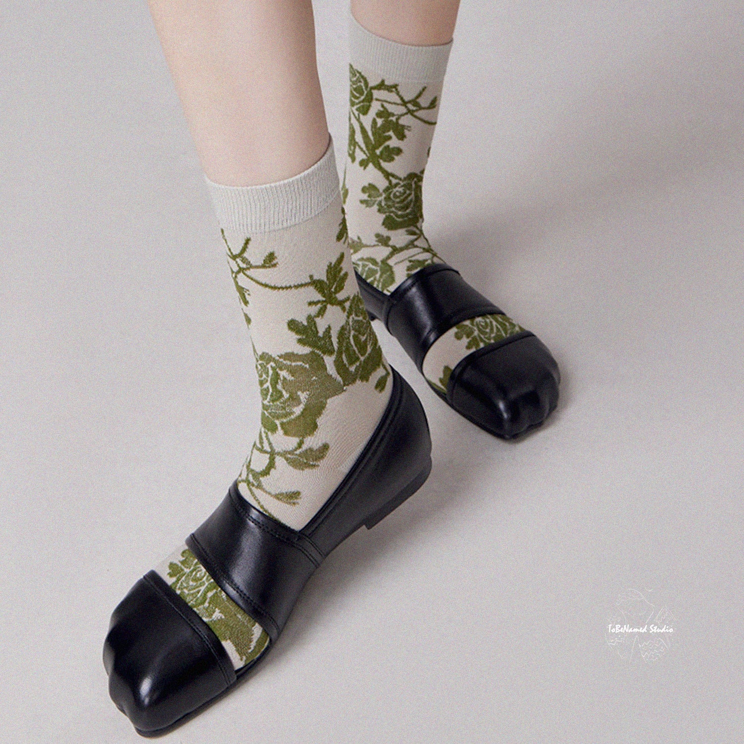 ENCHANTED VINES Socks