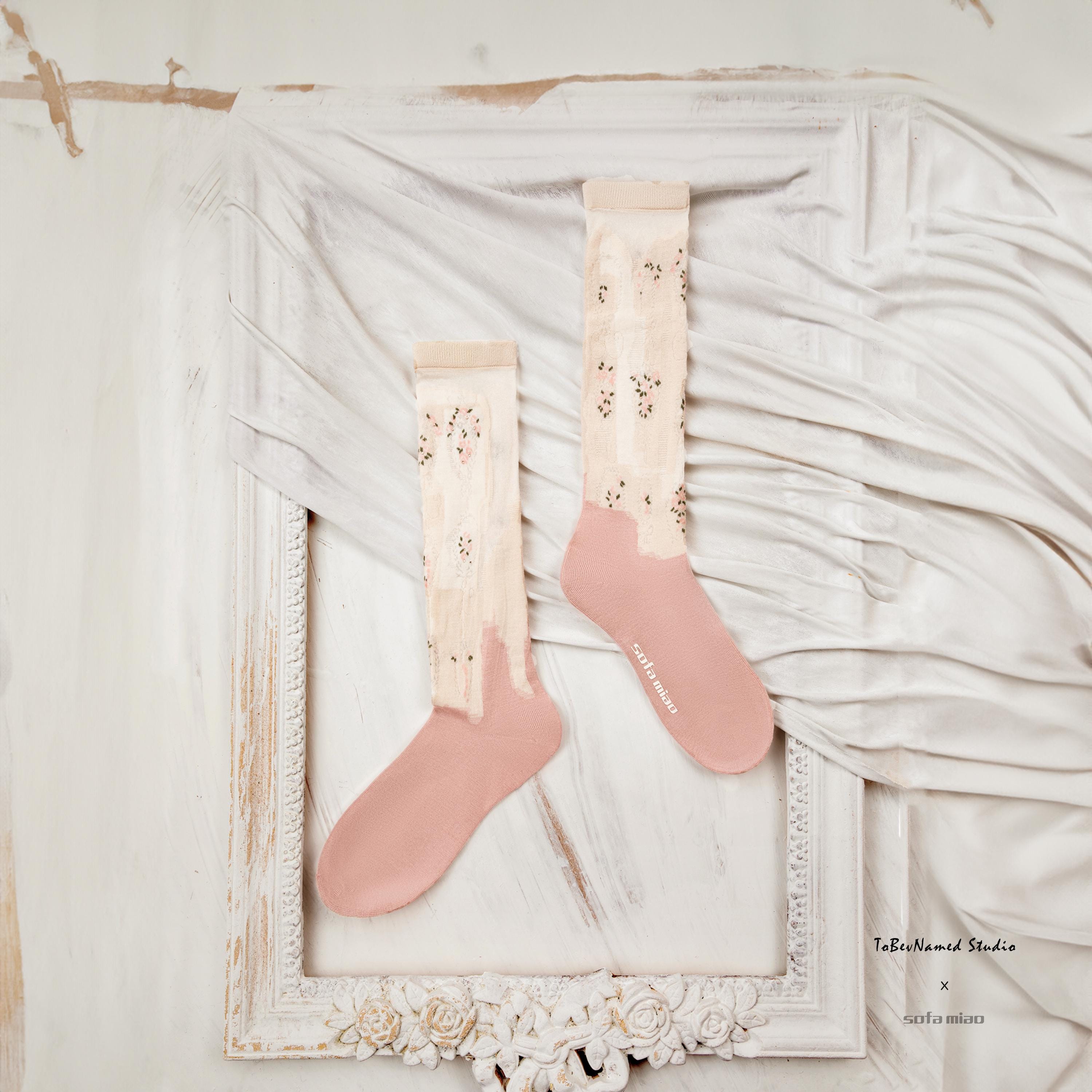 FLOURISH IN RUINS Socks